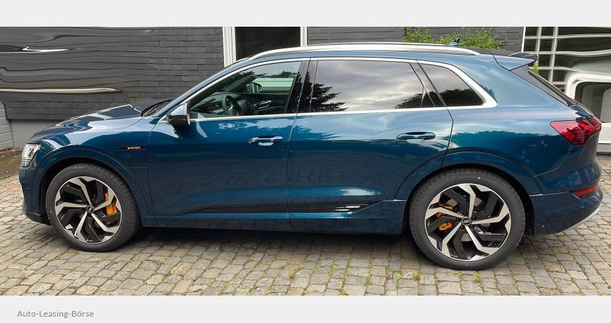 Audi e-tron advanced 55 quattro 300 kW, Panorama-Glasdach, inkl. Inspektion und Verschleiß, Anschlussgarantie